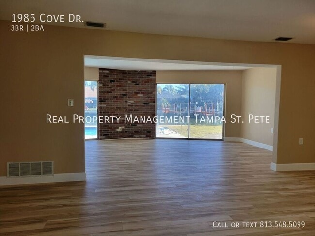 Foto del edificio - 1985 Cove Dr