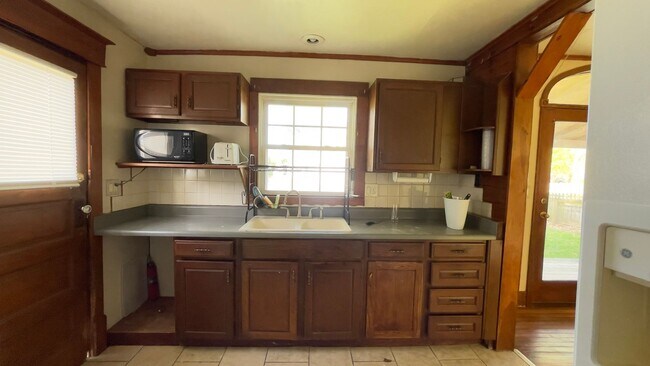Foto del edificio - BATTLEGROUND... Historic 3 Bedroom 1 Bath House