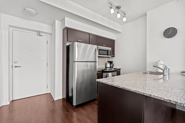 Building Photo - 832 Bay St.