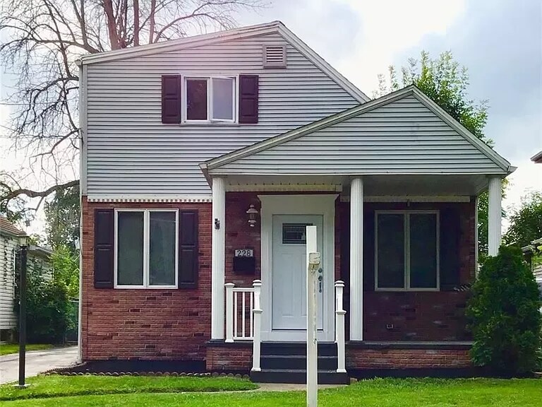 Primary Photo - 228 63rd St