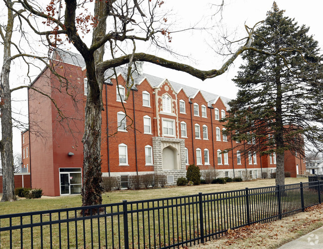 Building Photo - Franciscan Villa