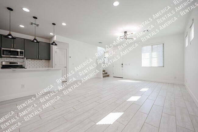Building Photo - Heritage Crossing! 3 bdrm 2.5 bath