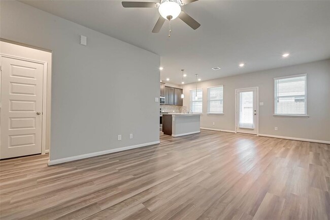 Foto del edificio - 16108 Oregon Oak Dr