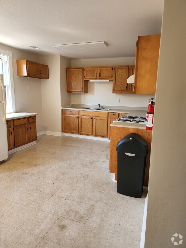 4411 Lilac Ln, Kalamazoo, MI 49006 Condo for Rent in Kalamazoo, MI