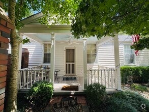 Building Photo - 68 1/2 Ashley Ave