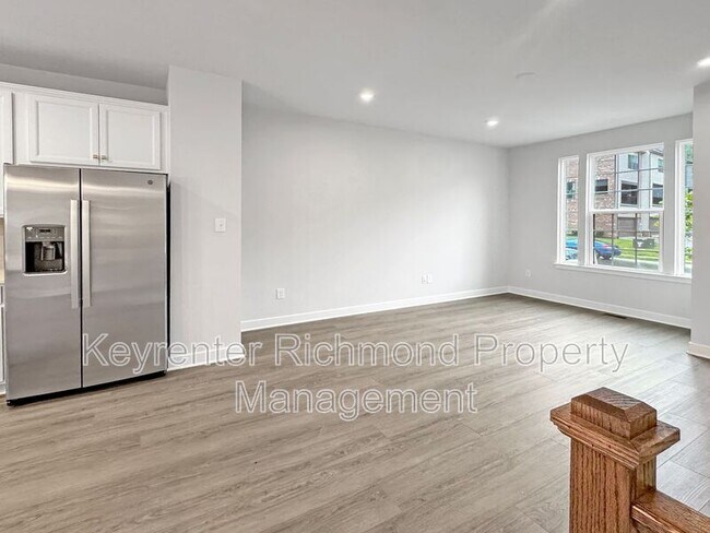 Building Photo - 1025 Arborway Ln