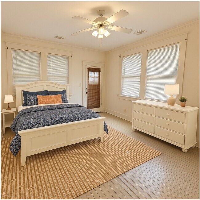 Foto del edificio - 2433 Palmer Ave