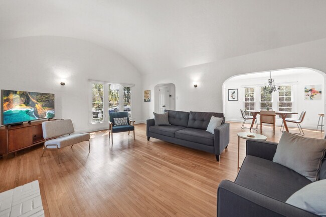 Building Photo - 129 S La Jolla Ave