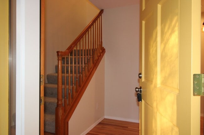 Building Photo - 2206