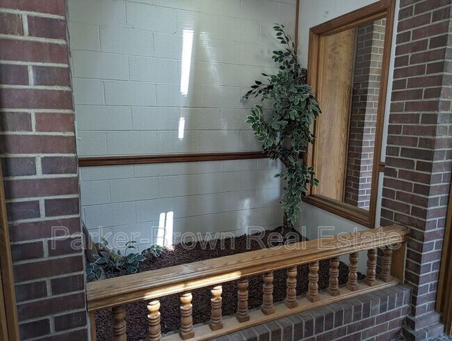 Foto del edificio - 1190n Spring Creek Pl