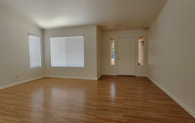 Foto del edificio - Well Maintained Corona 3-Bedroom, 2-Bathro...