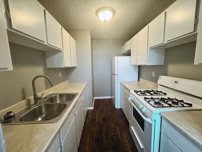 Foto del edificio - Brookview Duplexes "Where Peaceful Living ...