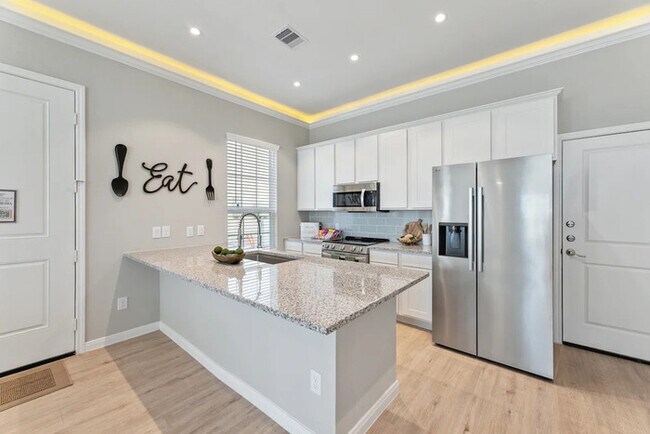 Foto del edificio - Stunning 3 bed 2.5 bath Modern Townhouse