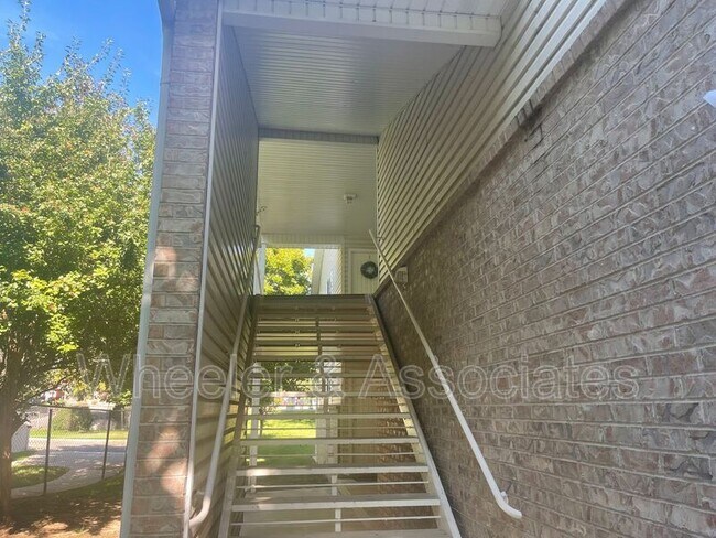 Building Photo - 2421 N Washington Rd Blvd