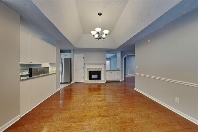 Building Photo - 221 The Esplanade Wy SE