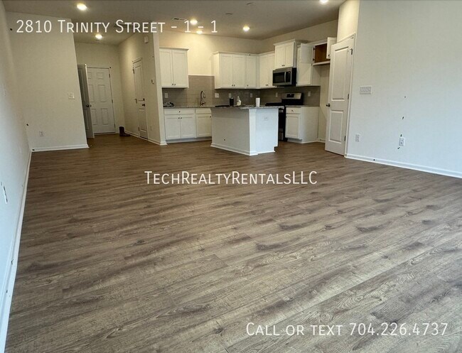 Building Photo - 2810 Trinity St