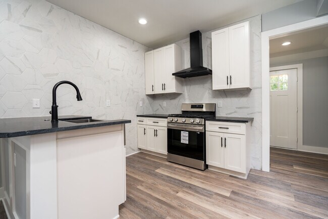 Foto del edificio - 2417 E 10th St