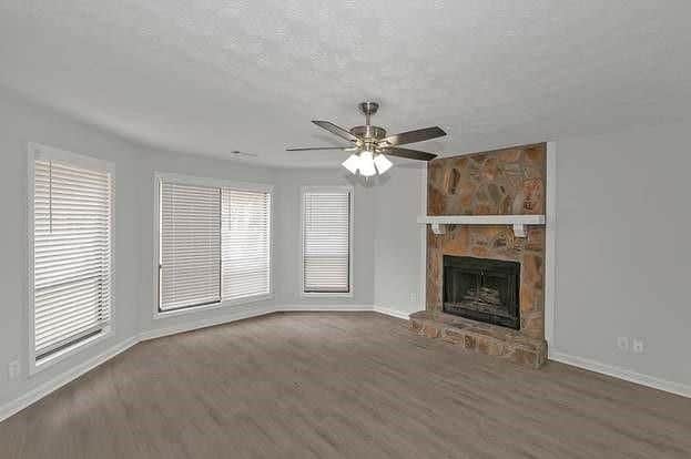 Building Photo - 1250 Della Way