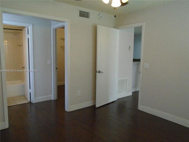 Foto del edificio - 4221 W McNab Rd