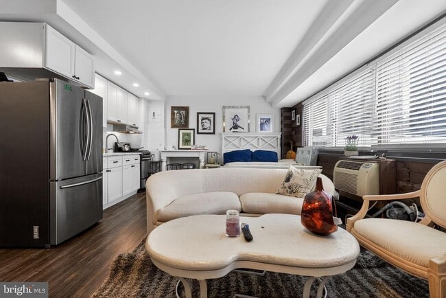 Building Photo - 2101 Chestnut St