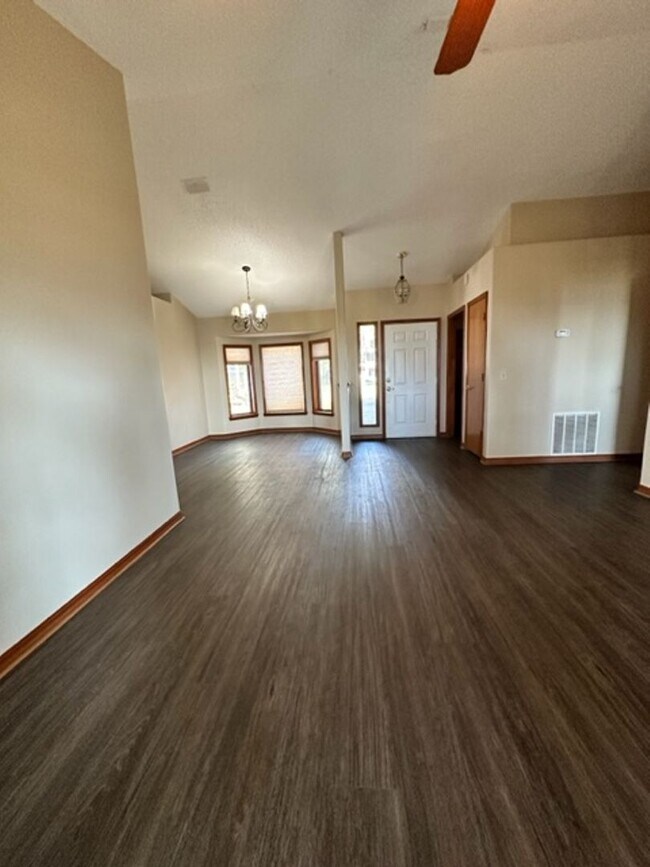 Foto del edificio - 1276 Quattlefield Ln