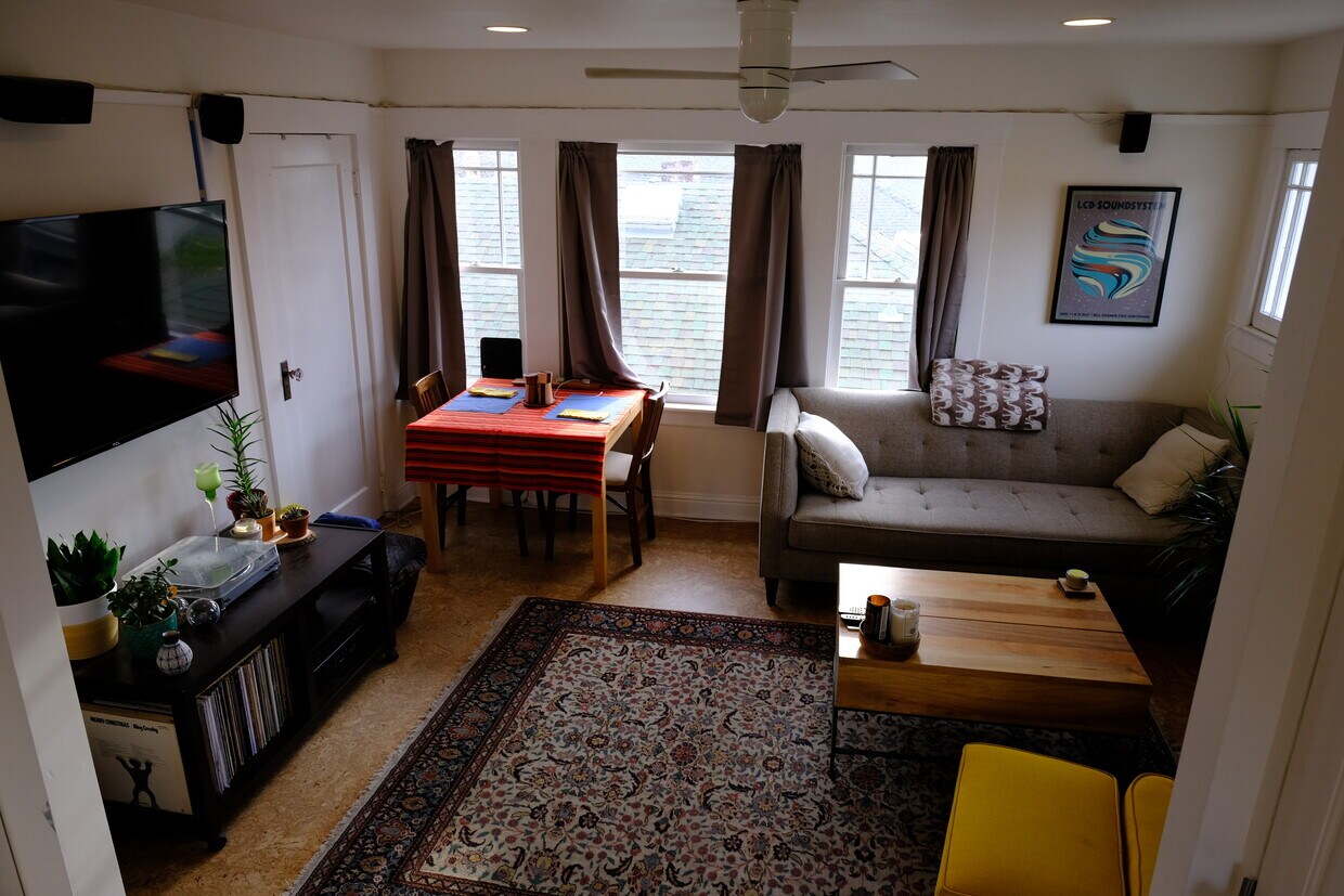 Foto principal - 6026 Harwood Ave