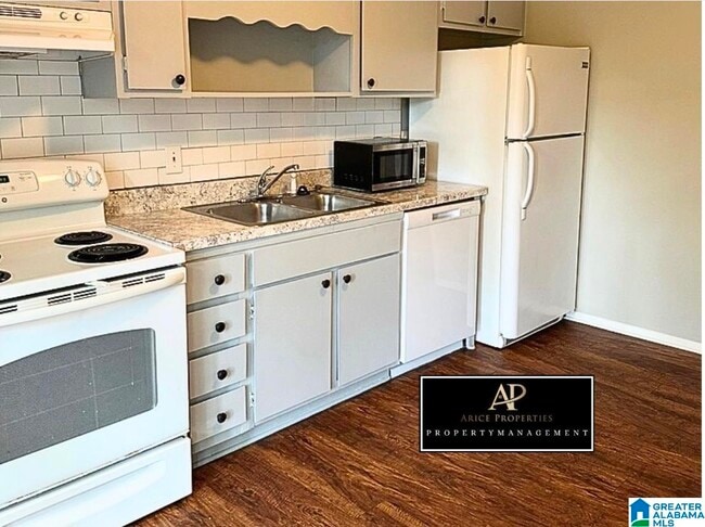 Foto del edificio - 820 Beacon Pkwy E