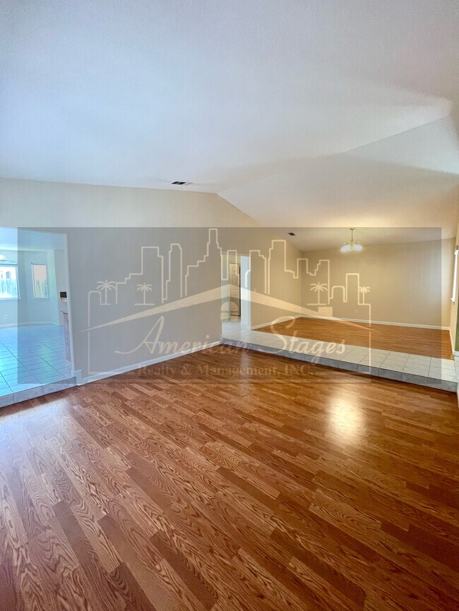 Building Photo - 455 Mooncrest Ln