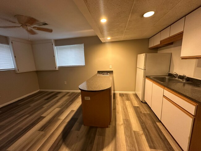 Foto del edificio - 338 N Main St