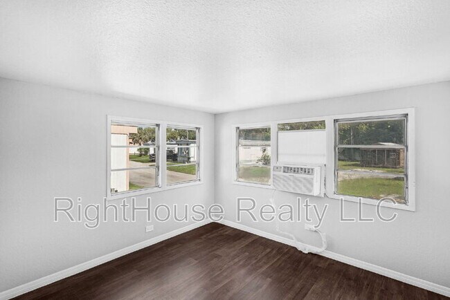 Foto del edificio - 2854 Lake Alfred Rd