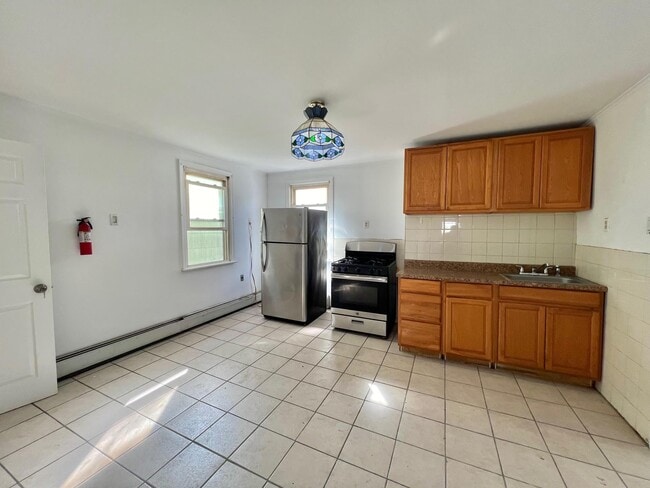 Building Photo - 215 William St