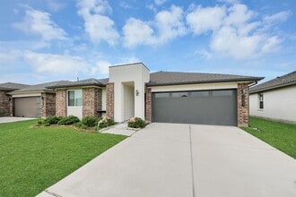 Building Photo - 7923 Cattleman Vly Dr