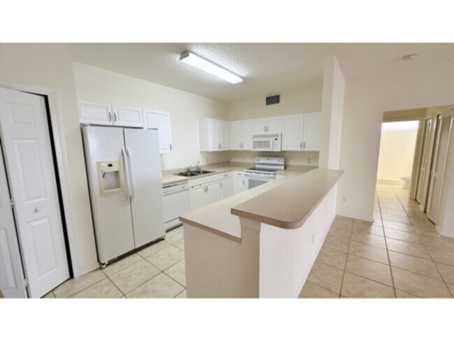 Building Photo - 2 Bedroom 2 Bath Condo! Convenient Locatio...