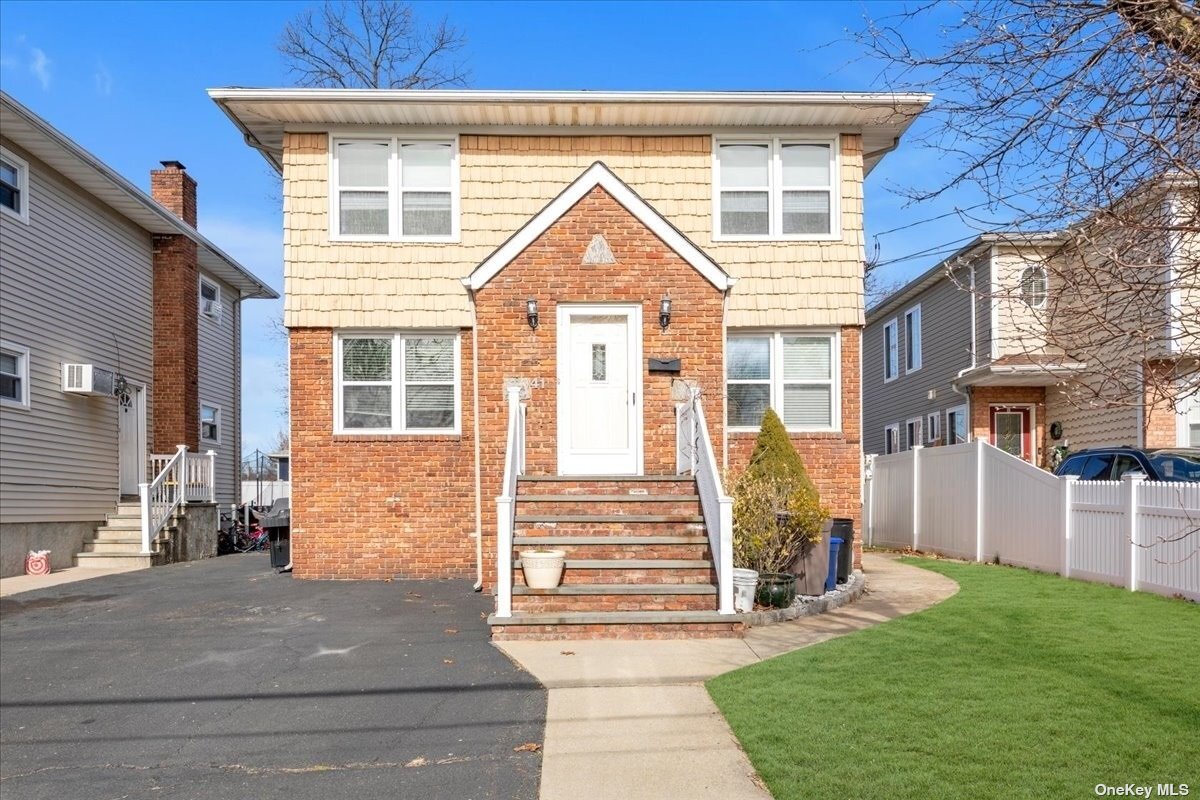 41 Nesaquake Ave Unit 2, Port Washington, NY 11050 Room for Rent in