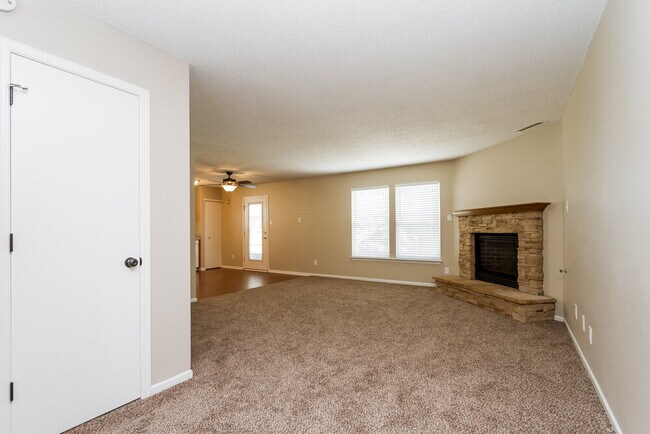 Building Photo - 2041 Dutch Elm Dr
