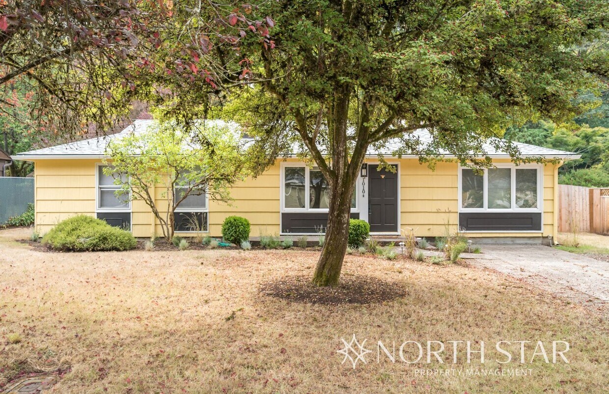 Primary Photo - Charming Cottage in Lake Oswego