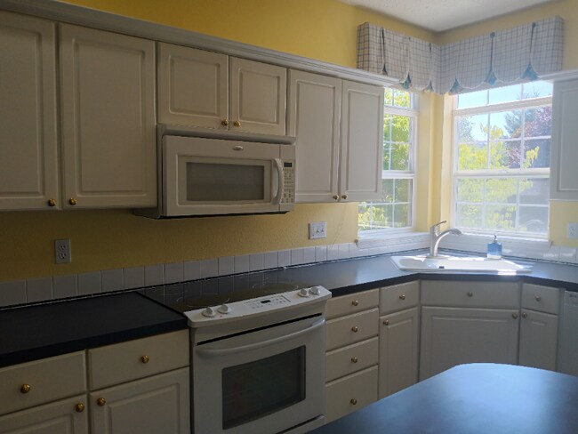 Building Photo - 12396 SW Canvasback Way