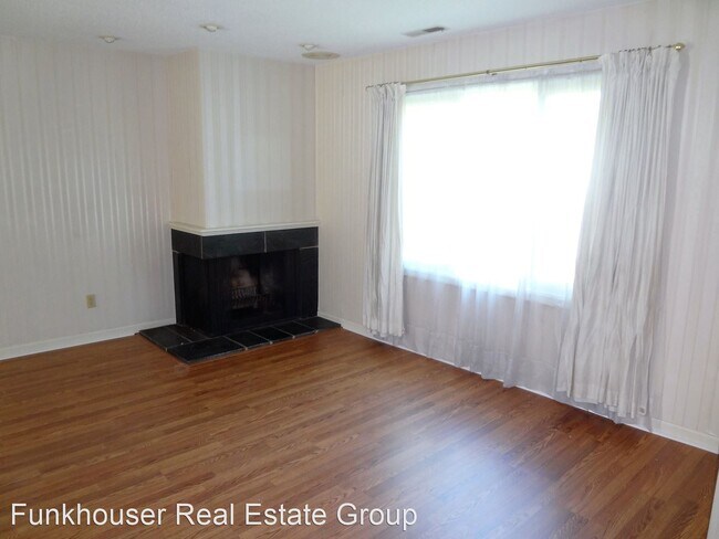 Building Photo - 3 br, 1.5 bath House - 19 Village Square