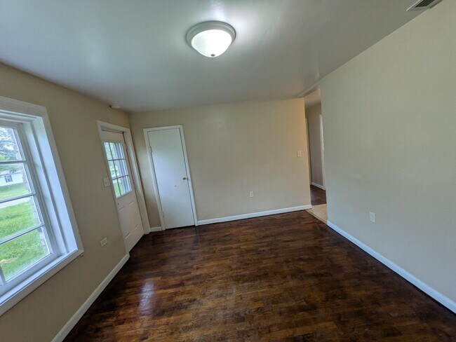 Building Photo - 1101 S Pittenger Rd