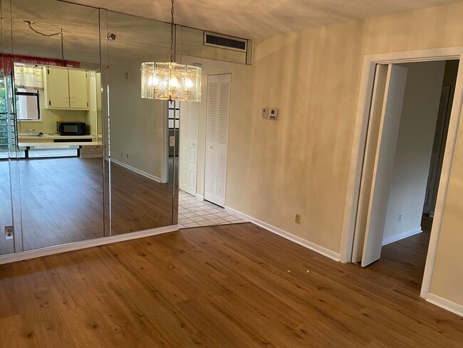 Building Photo - 4760 Lucerne Lakes Blvd