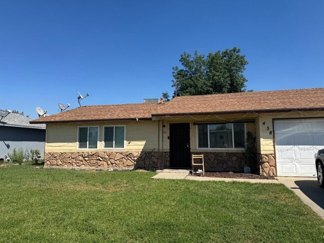 Building Photo - 458 N Lillie Ave