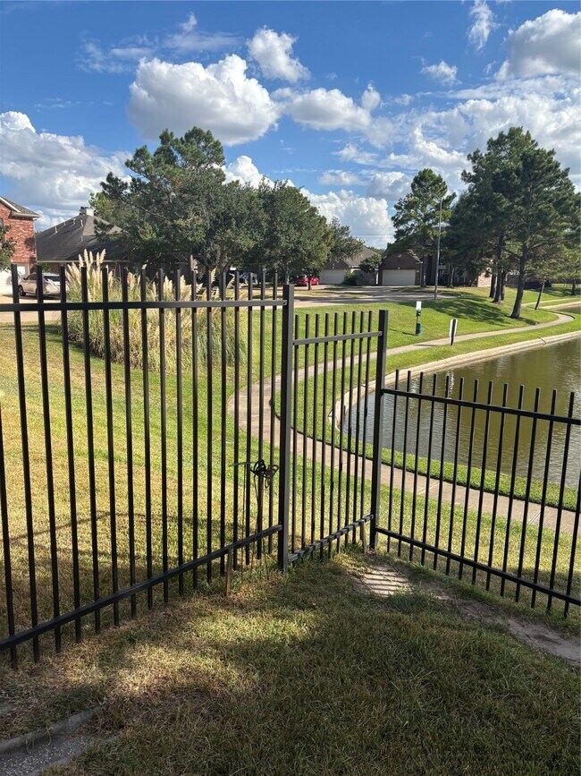 Foto del edificio - 10411 Black Sands Dr
