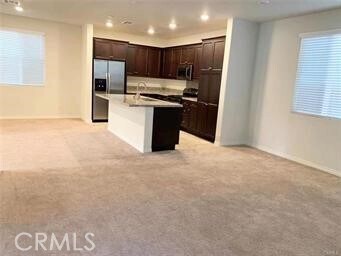 Foto del edificio - 3215 E Olympic Dr