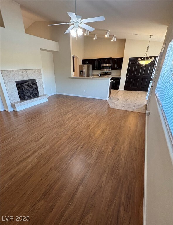 Foto del edificio - 5586 Golden Leaf Ave