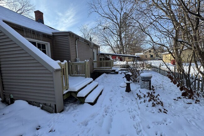 Foto del edificio - Central Ames Home Available Now