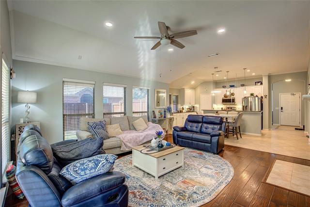 Foto del edificio - 2472 Deerwood Dr