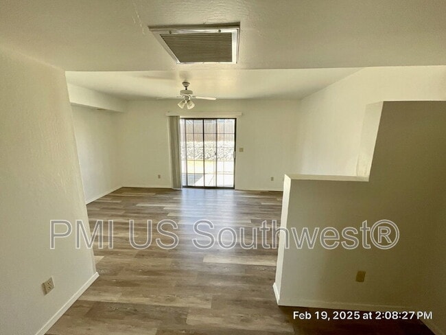 Building Photo - 9560 E Lakeshore Dr