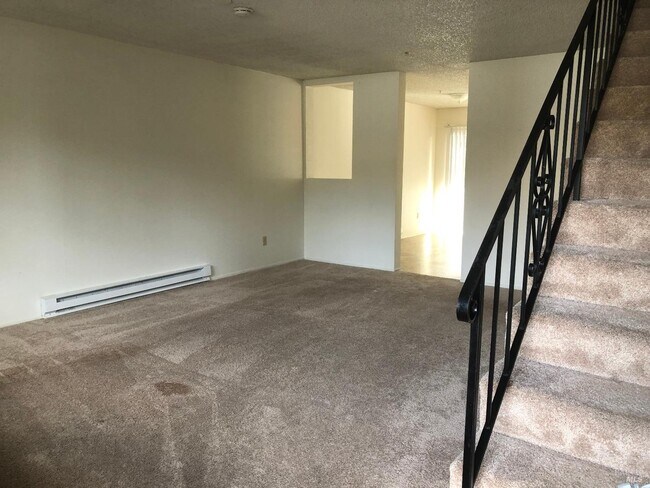 Building Photo - 1023 Golf Course Dr