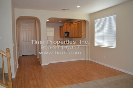 Foto del edificio - Newer Four Bedroom Home in Natomas