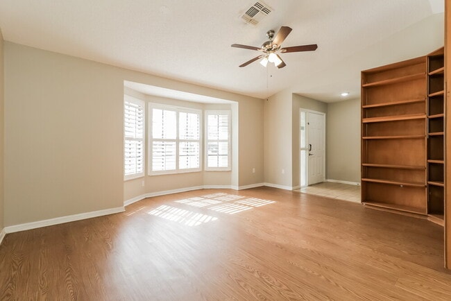 Building Photo - 8533 Gum Tree Ave